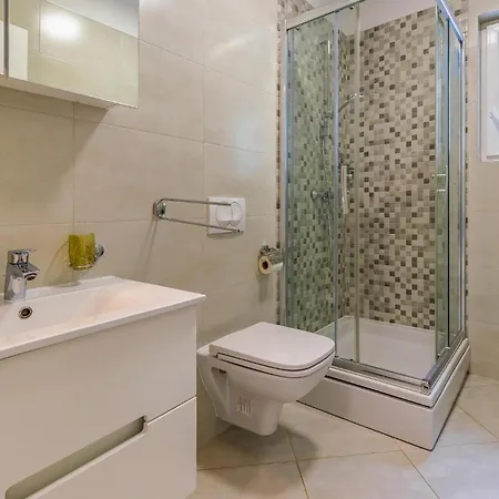 Beautiful In With Jacuzzi Дом отдыха Пула